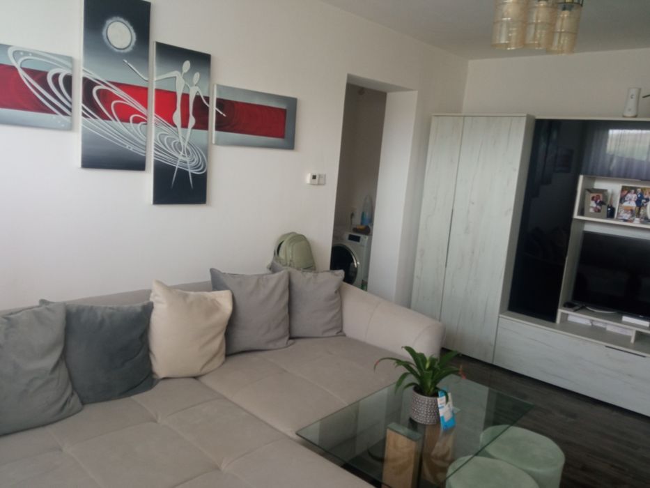 Vand apartament cu 2 camere