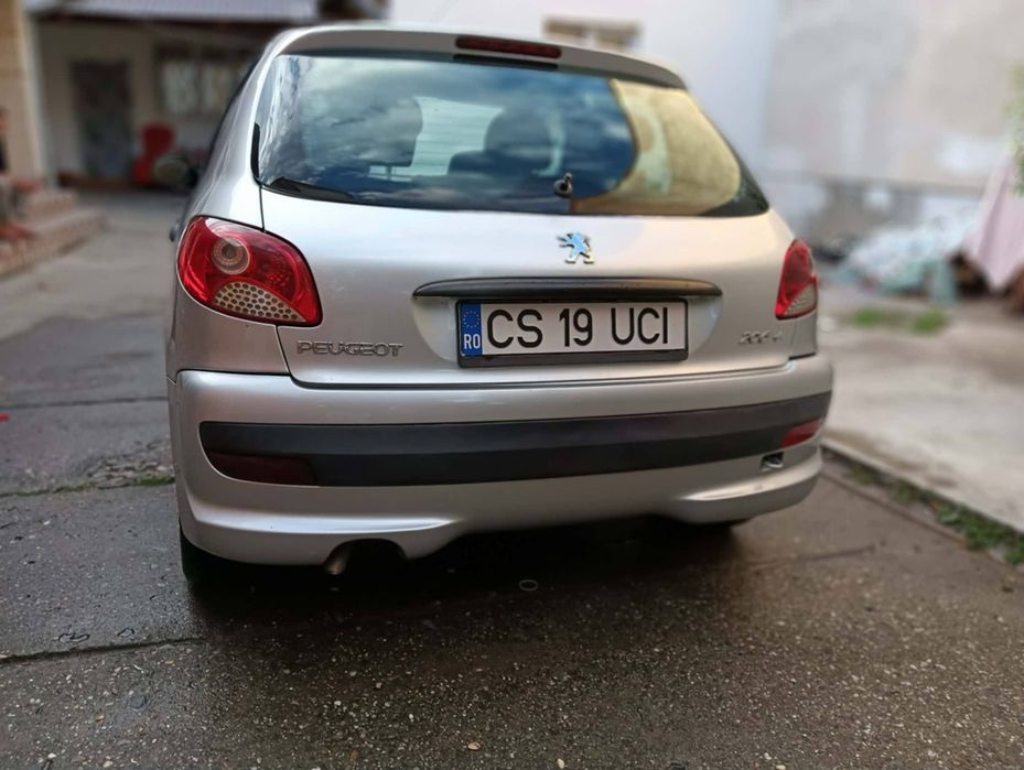 Vând Peugeot 206 + 1.4 benzina.  Am 2011