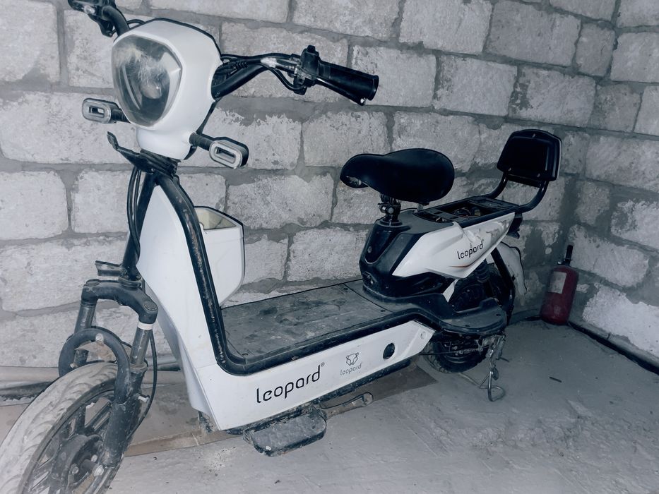Скутер Leopard..