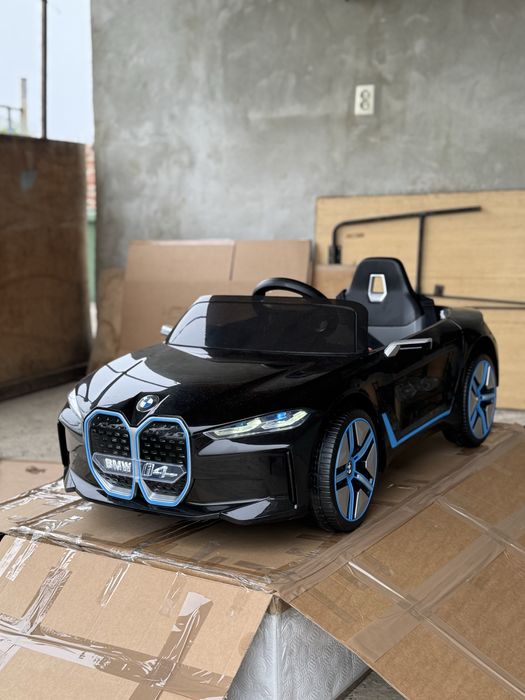 Детска количка BMW i4
