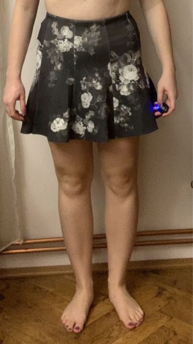 Fustă scurtă cu flori