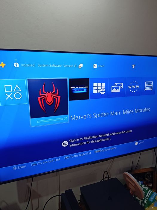 Consola PlayStation 4 (PS4) Slim 1TB - 3 Manete originale - 7 Jocuri (TLOU, AC Odyssey)