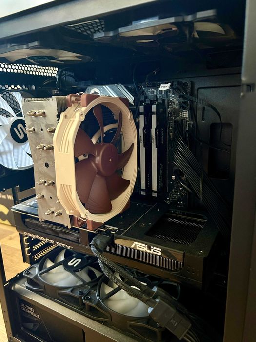 PC Gaming High-End + Monitor Curbat 44.5" OLED Ultrawide. RTX 5070, i7 12700k