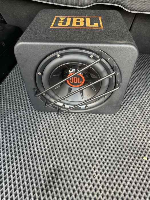 Продам Активный Сабвуфер от JBL, +тюльпан.