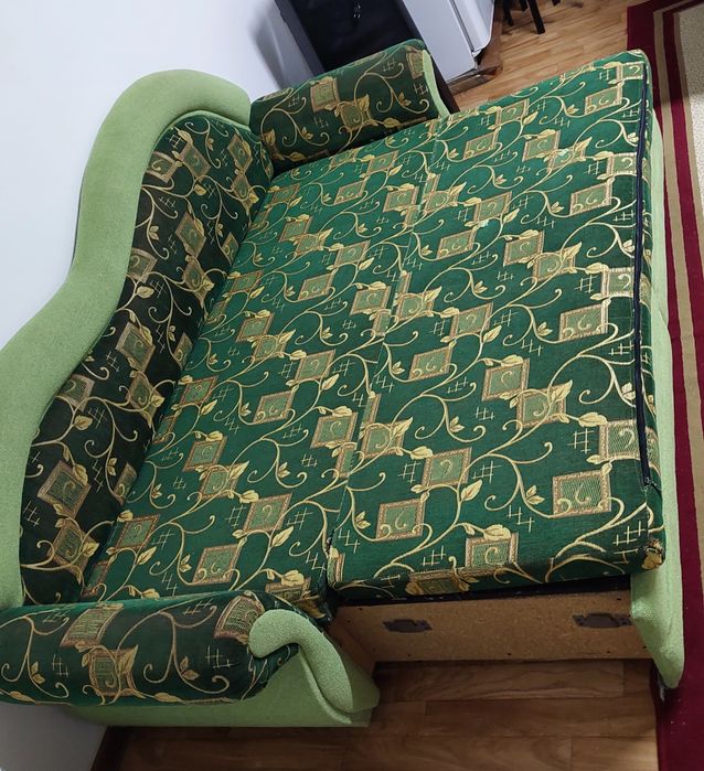 Срочно продам диван