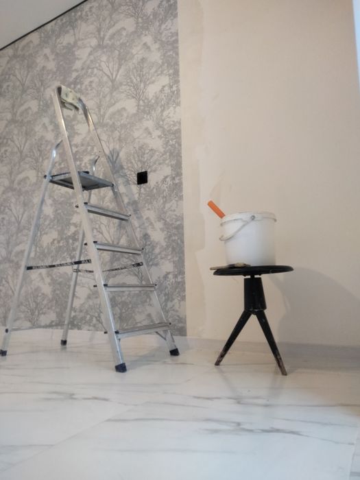 Поклейка обоев,косметический ремонт.