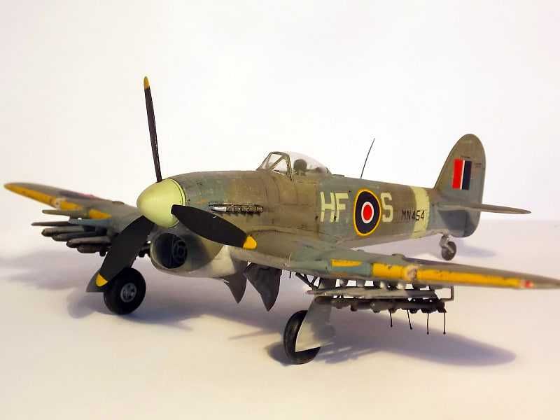 Сборная модель самолета Тайфун (Novo 1/72)