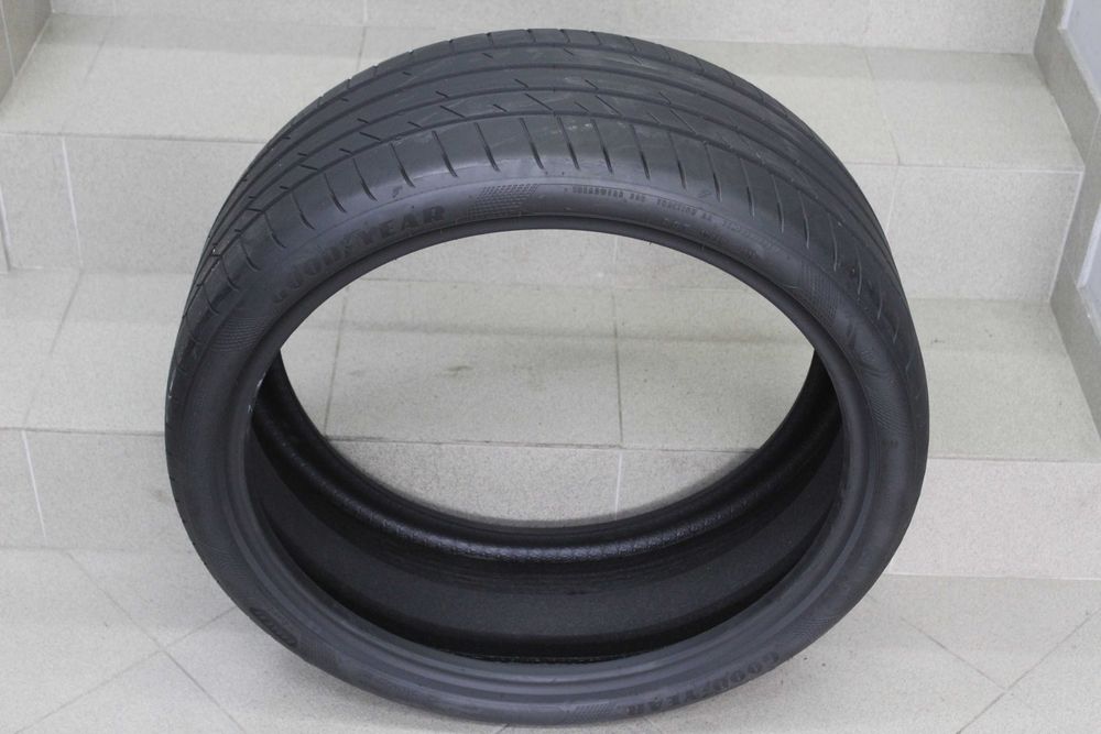 255/35-22 Goodyear BMW