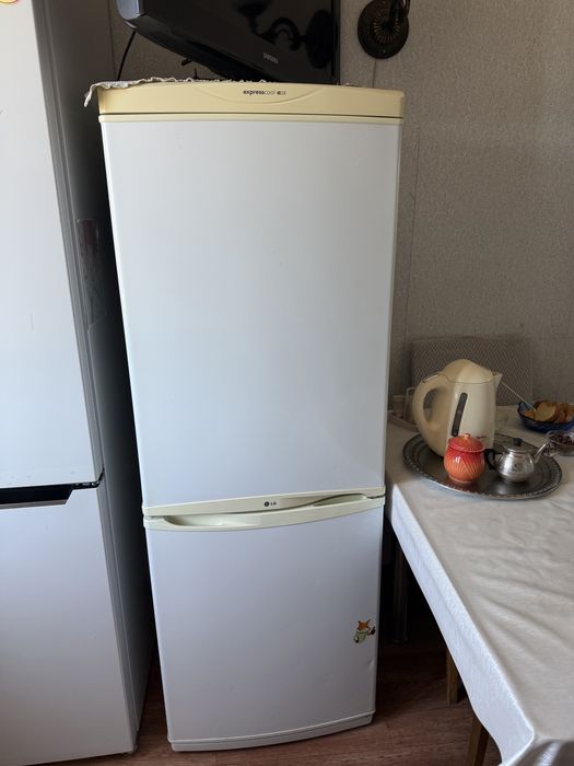 Продам холодильник LG