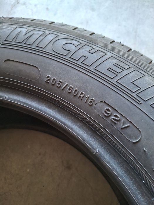 2 Anvelope de vară 205 60 r16 Michelin