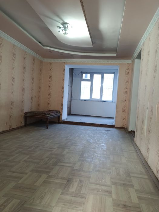 Уй сотилади 3 хонали гиштлик 1 этаж офис.магазин килса бу́лади