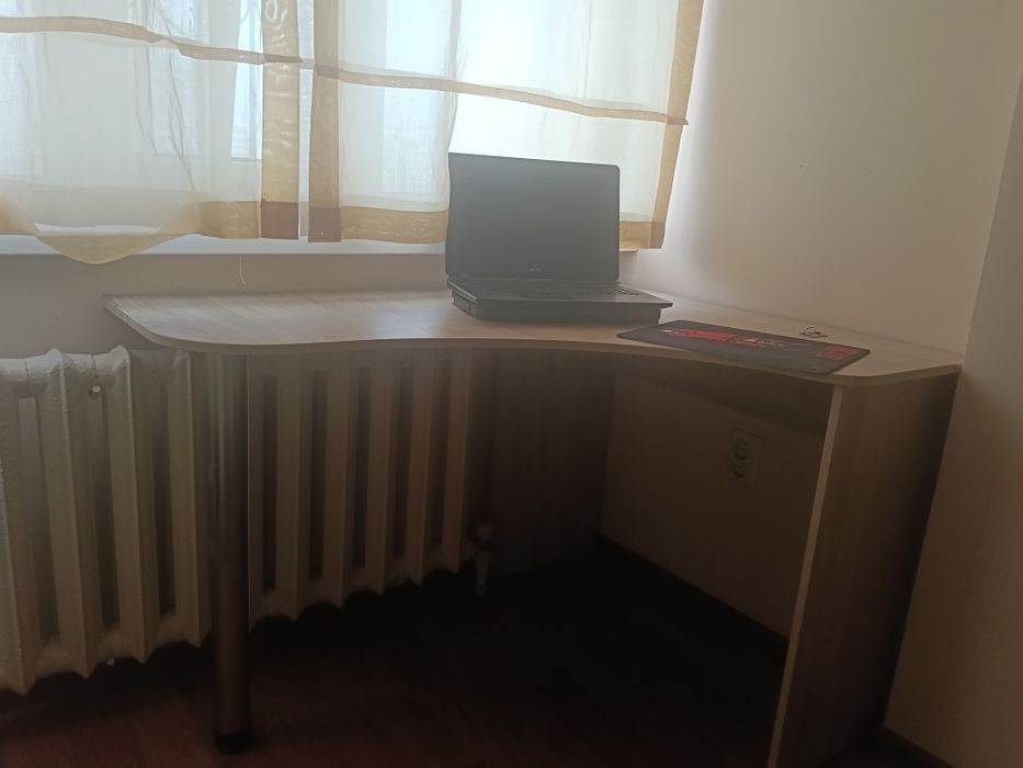 Продам стол угловой письменный