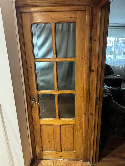 Usi din lemn de brad