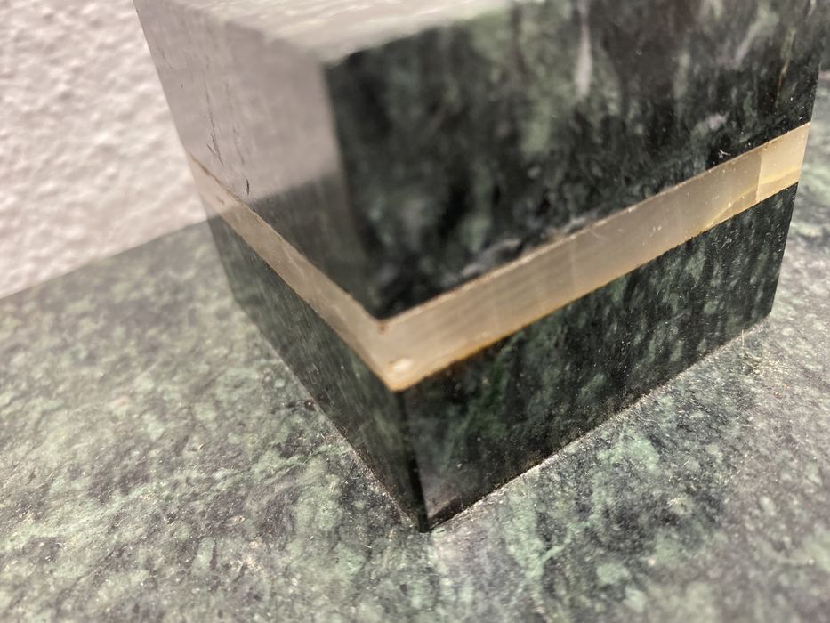 Мраморна мастилница поставка за писма и печати