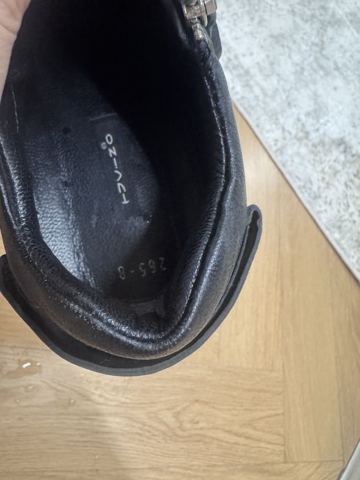 Продам кожаные кроссовки Тучино