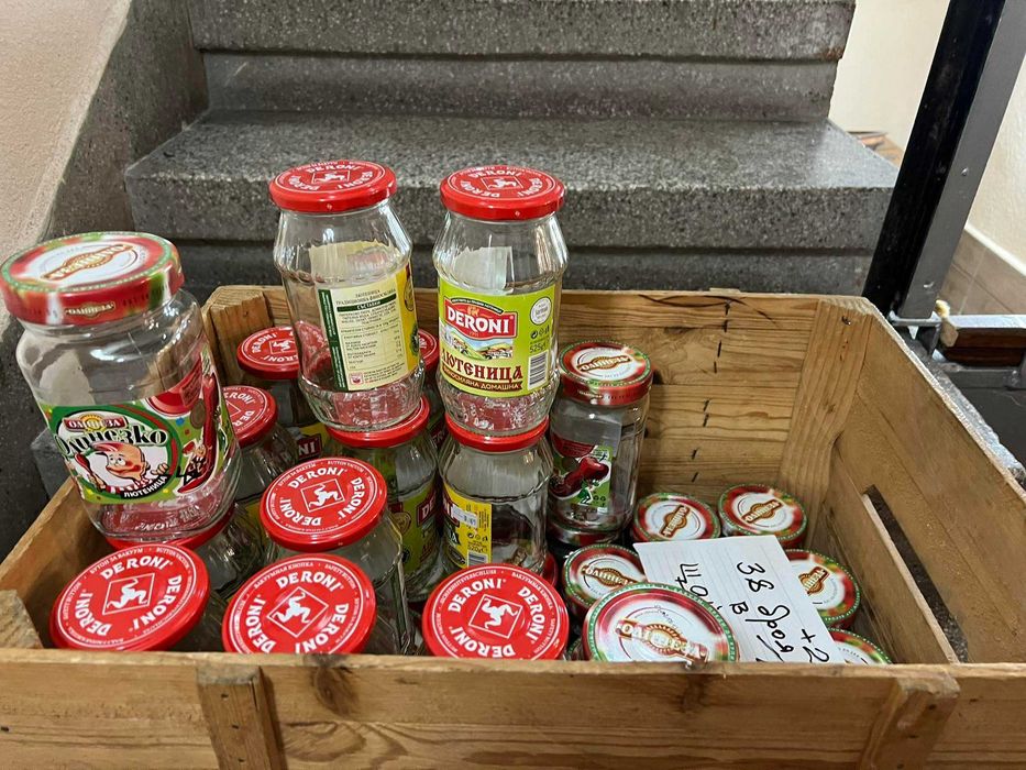 Стъклени буркани с винтове