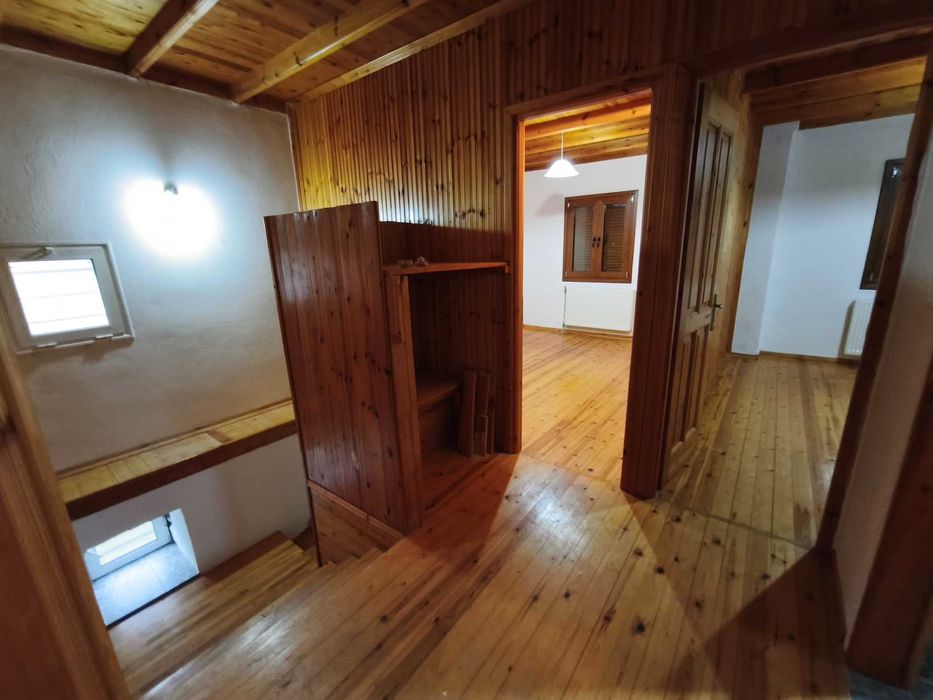 Продава къща с РЗП 154 м2 и двор 127 м2 в Стара Врасна, Гърция