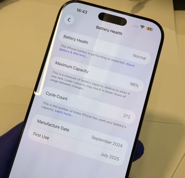 iPhone 16 Pro Max 256 GB, baterie 96%, stare foarte buna