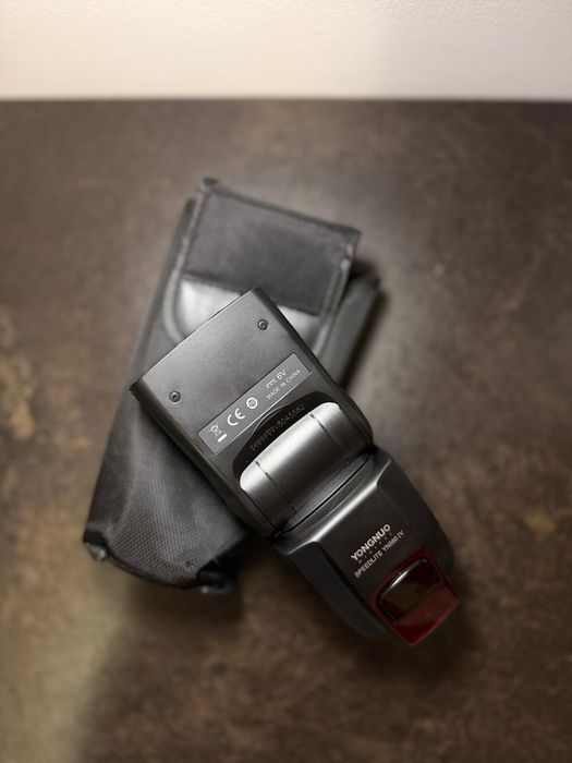 Vand Pachet Complet Canon EOS 1200D cu 3 obiective și bliț extern