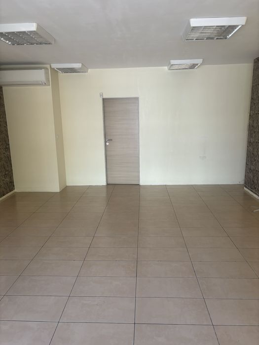 Дава се под наем Офис в с. Брестовец, Област Плевен - 74 кв.м за 306 € - Снимка #1