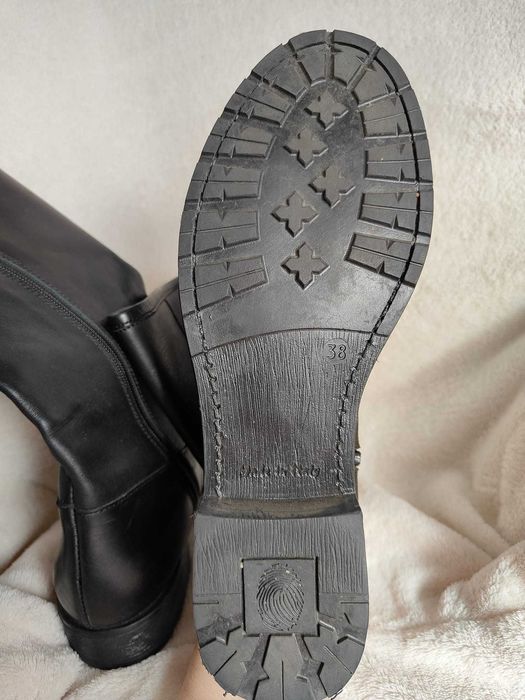 Cizme mar. 38 (merg 37-37,5)