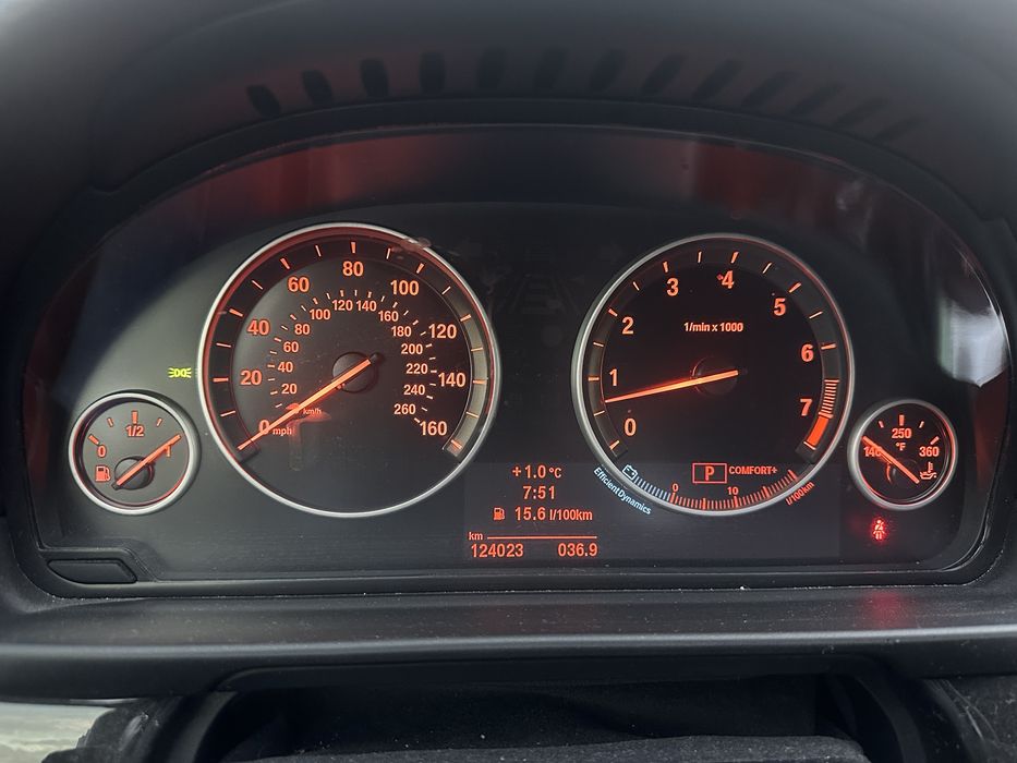 Табло с уреди за BMW F10