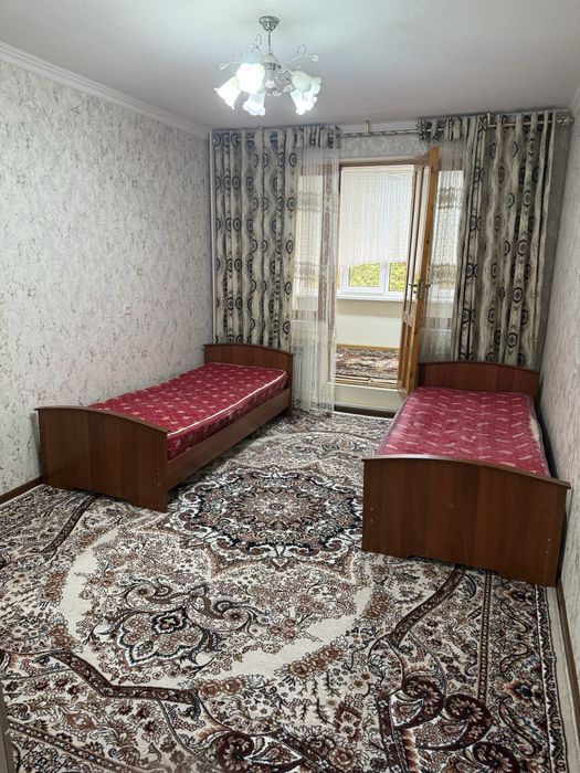 Uy sattepoda joylashgan ijaraga beriladi