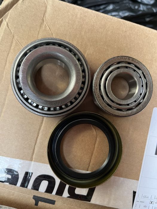 Продавам комплект предни лагери за Лада