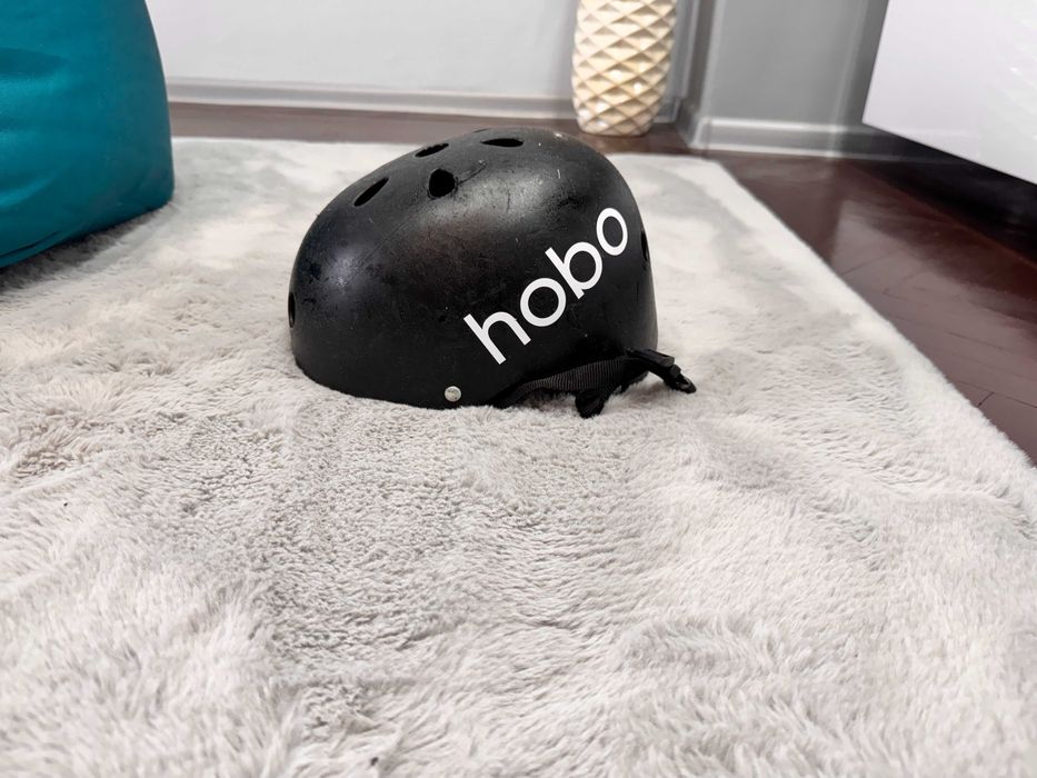 Каска HOBO – за сноуборд, ски, скейт и колоездене