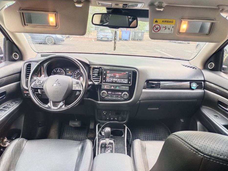 Mitsubishi outlander 2.2 DT-D , 4x4 , 2018 , TVA deductibil