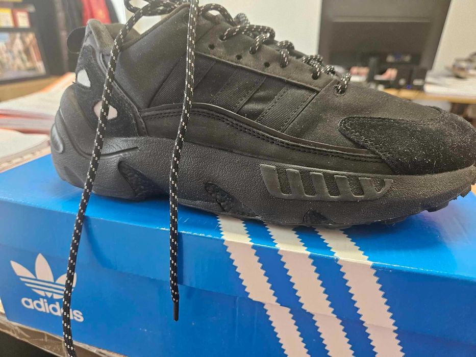 Adidas nepurtati, noi, in cutia originala