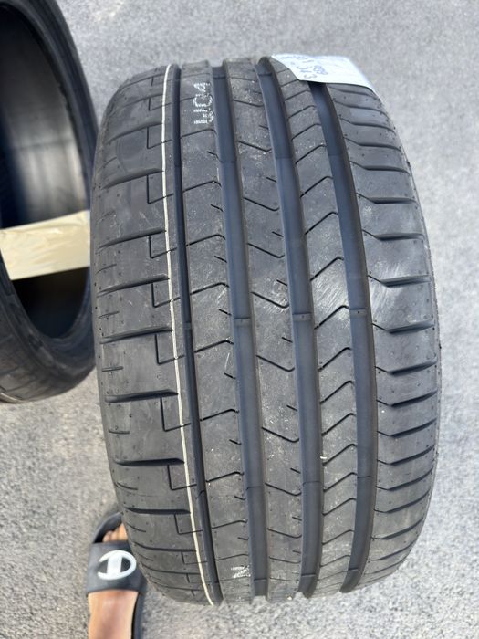 Pirelli P Zero PZ4 (MO) XL 275/35 R19 100Y BMW M
