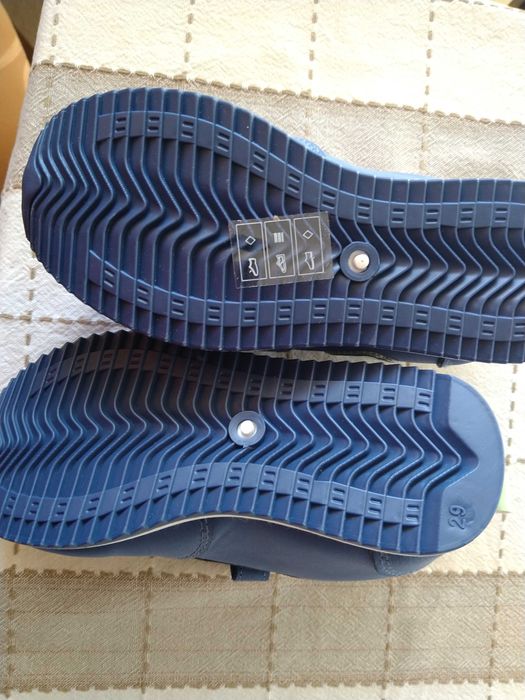 Нови маратонки Disney