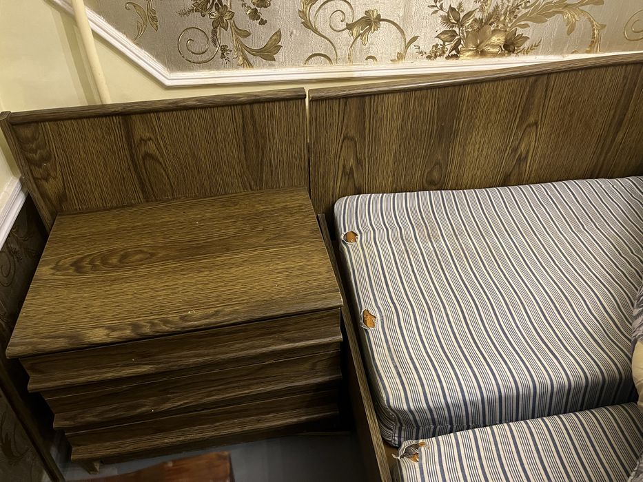 Отдам даром кровать и 2 тумбочки