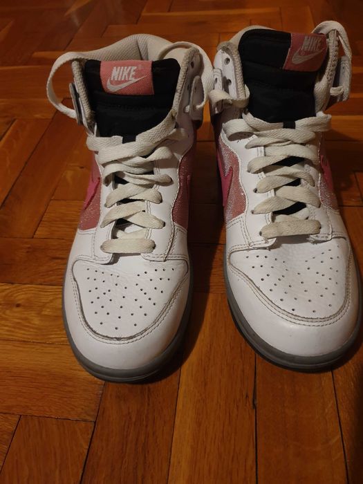 Дамски маратонки NIKE (39.5)НАМАЛЕНИ