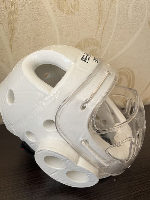 защитный шлем для единоборств