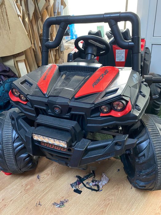 Mașinuța cu baterii