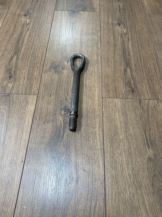 Буксировочный крюк АУДИ А8-Д2