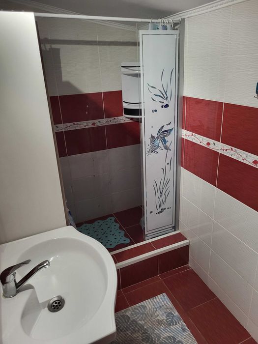 Închiriez casa curte chitila