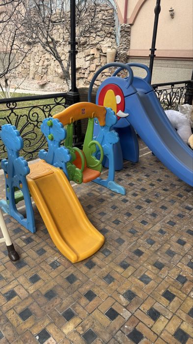 Большая и маленькая детская горка