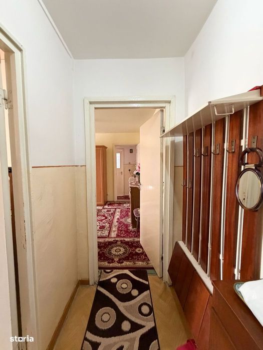 Apartament 2 camere cu balcon zona Vasile Aaron