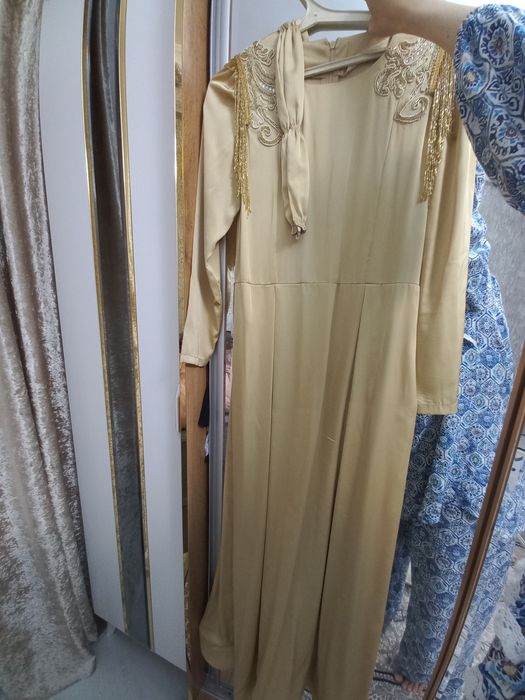 Вечерное скромное платье