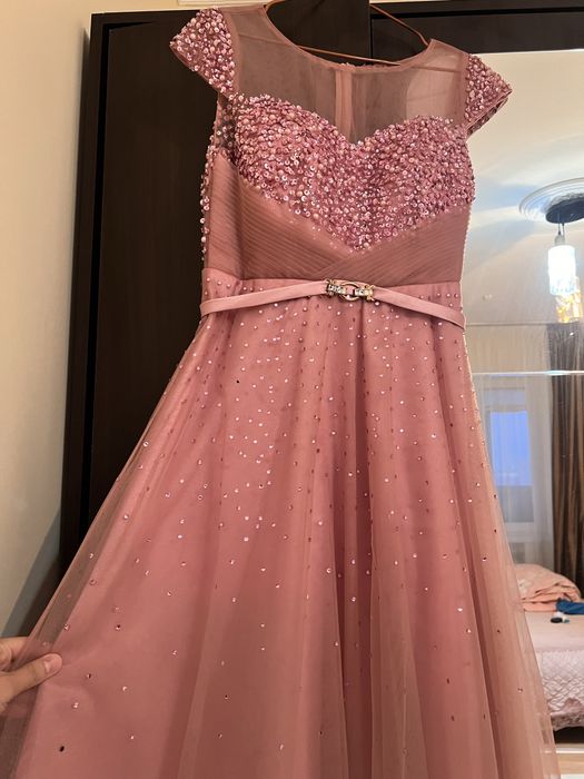 Вечерное платье ……….