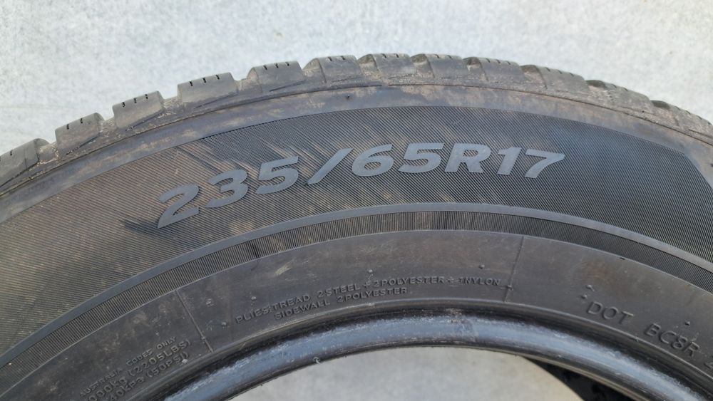 2 бр Зимни гуми 235 65 17 Laufen