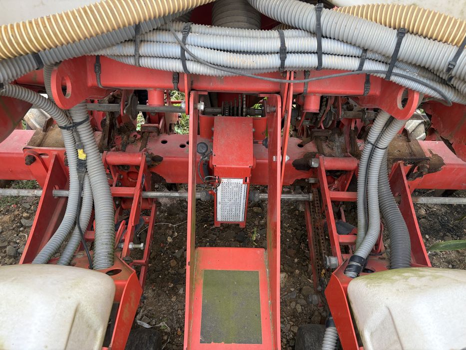 Semănătoare KUHN MAXIMA 2 TS, 6 rânduri, pneumatică, fertilizare