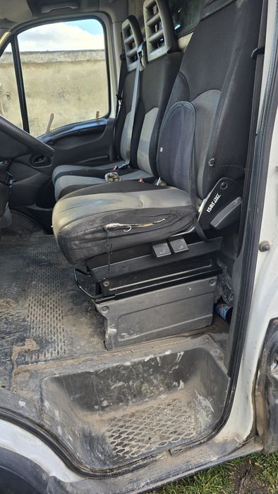 Седалки единични ,двойни, килограмни, кантарни