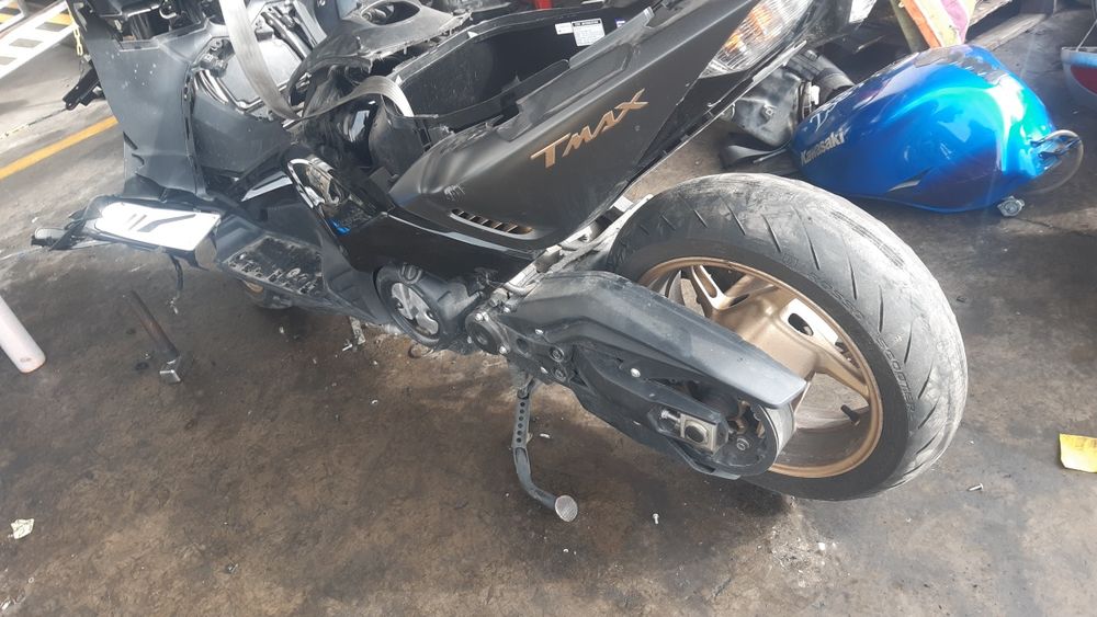 Скутер Ямаха (Yamaha T-Max 530)-на части