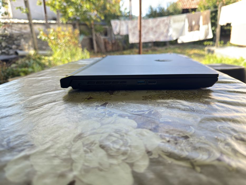 Laptop MSI Alpha 15 B5EEK черно