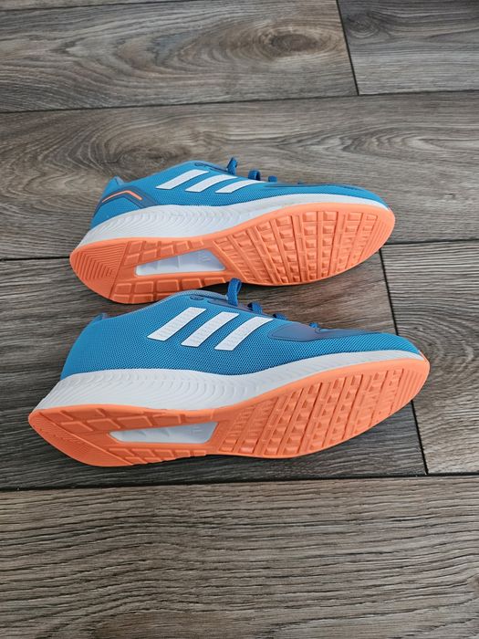 Adidasi Adidas   Noi!!!