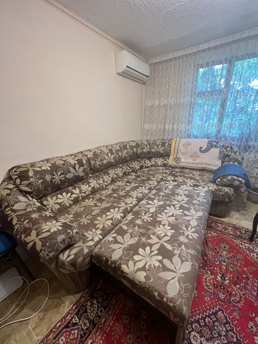 Диван угловой цветочный принт